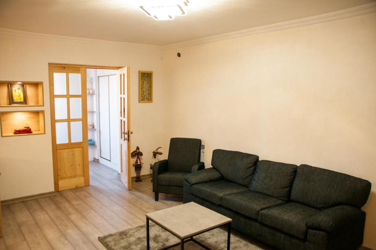 Apartment Near Church Tbilisi ภายนอก รูปภาพ